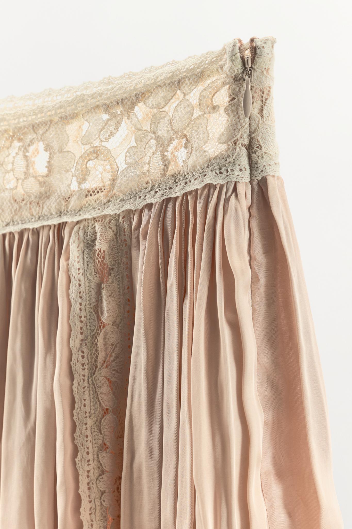 BEADED LACE PLEATED MINI SKIRT